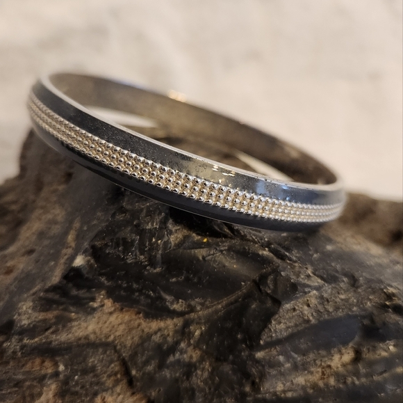 NWOT Lia Sophia Grey and Silver Bracelet - Picture 1 of 3